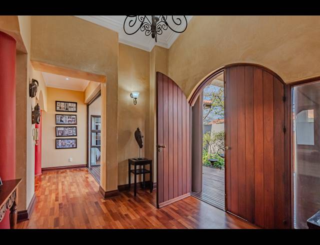 6 BEDROOM HOUSE FOR SALE IN PECANWOOD ESTATE